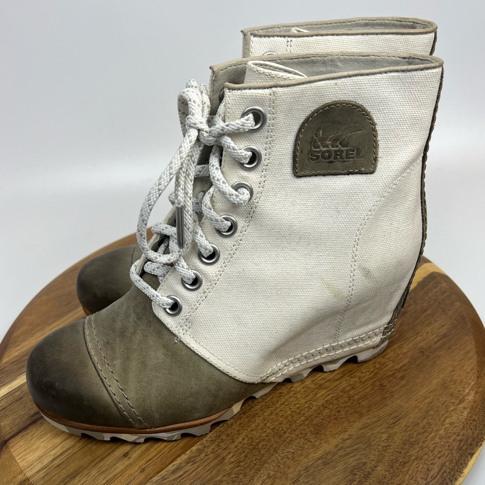 EUC Sorel Joan of Arctic White Canvas Wedge Booties NL2174-125 Women’s 9 Camo